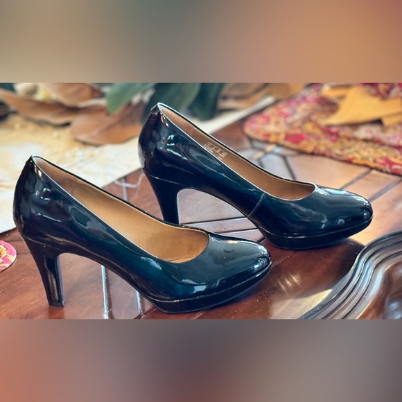 Clark’s Comfort High Heels - Picture 1 of 6